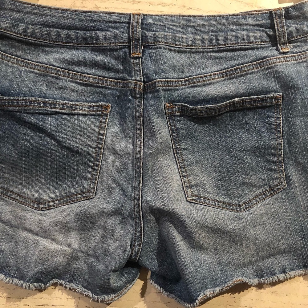 Maurices size 12 blue denim shorts slightly distressed stretch - Picture 7 of 10